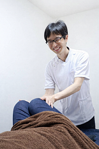 うめまつ整骨院院長施術